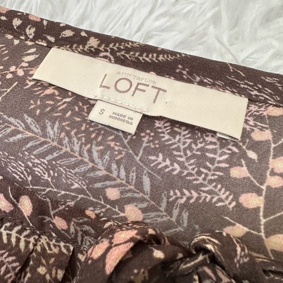 Ann Taylor Loft Size Small Sheer Floral Blouse Top Shirt - Picture 3 of 7